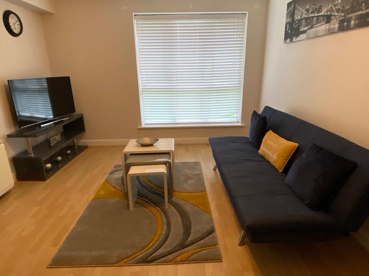 Marie's Serviced E, 2bedroom City With River View Apartment Bedford